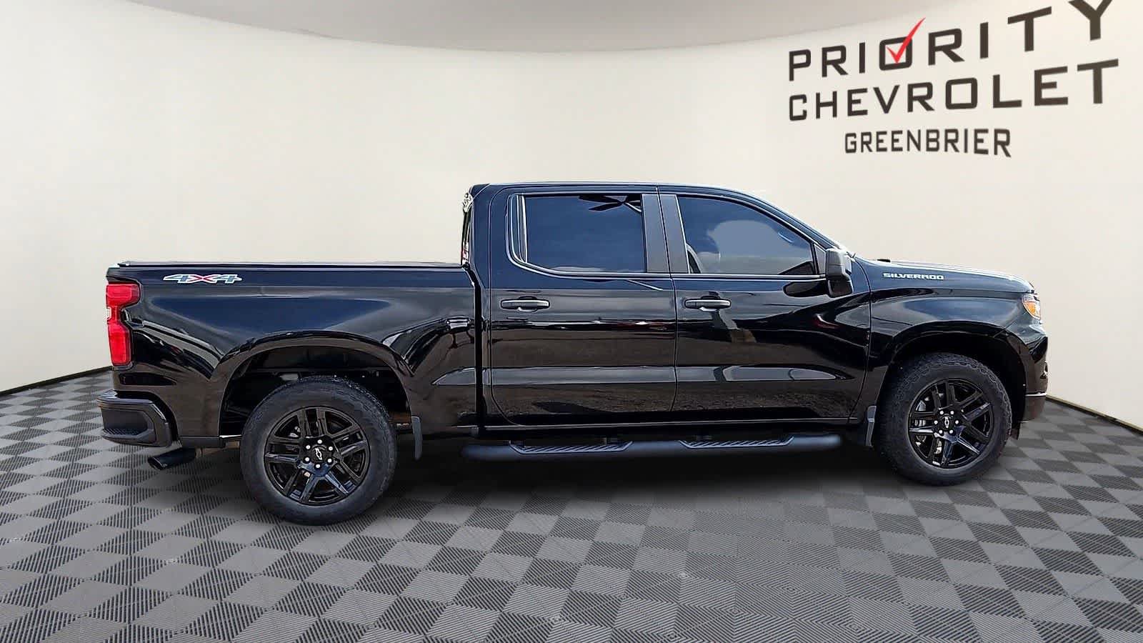 Used 2023 Chevrolet Silverado 1500 Custom AWD/4WD image 9