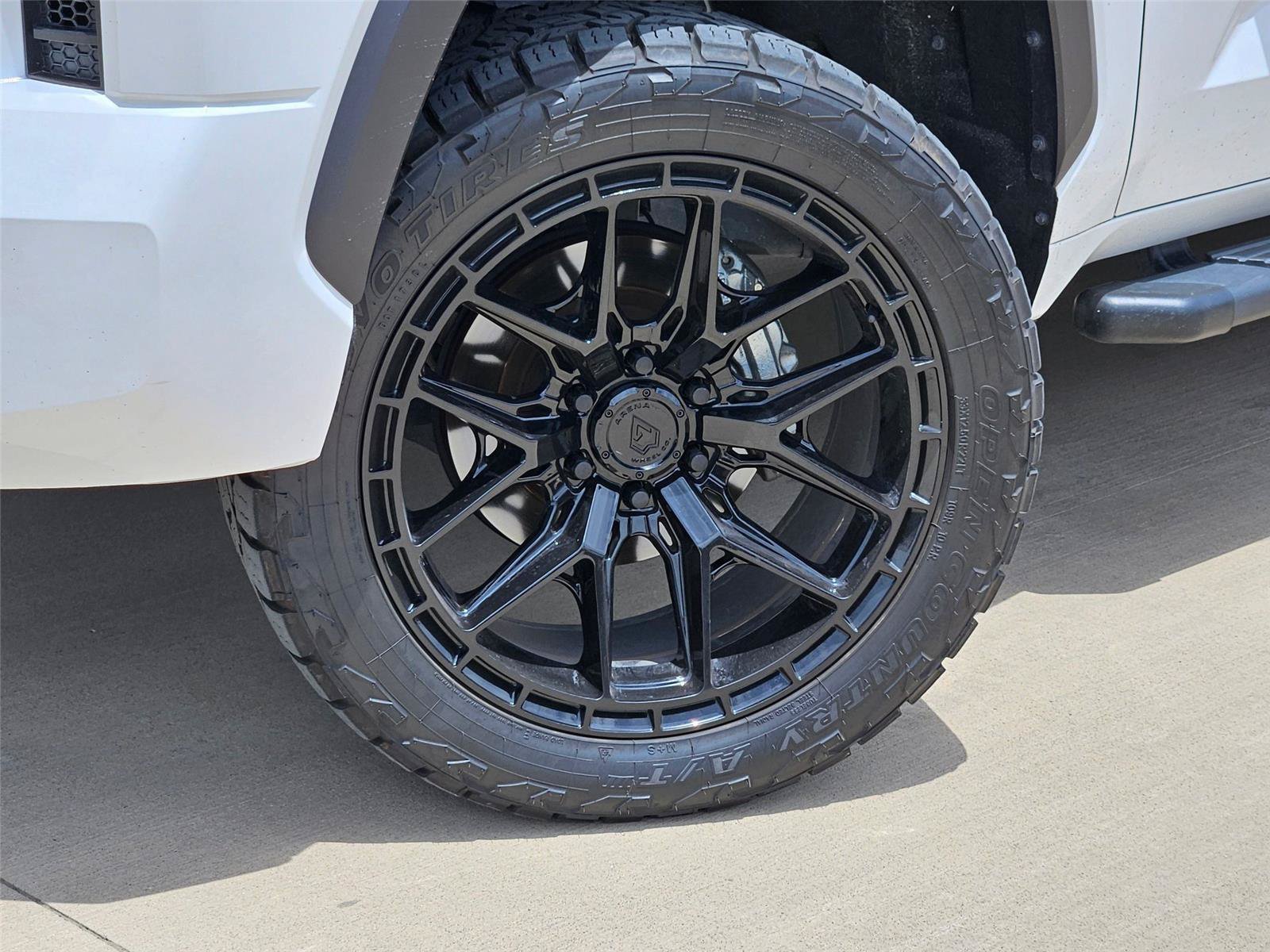 Used 2025 Toyota Tundra Limited AWD/4WD image 7