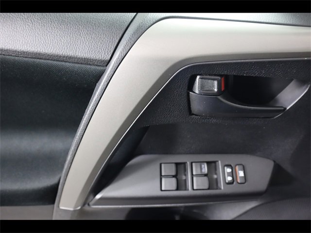 Used 2017 Toyota RAV4 LE image 13