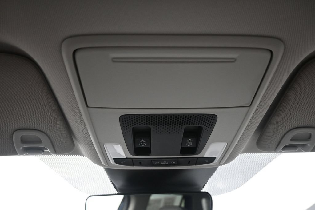 Certified 2024 Honda Pilot Touring image 18