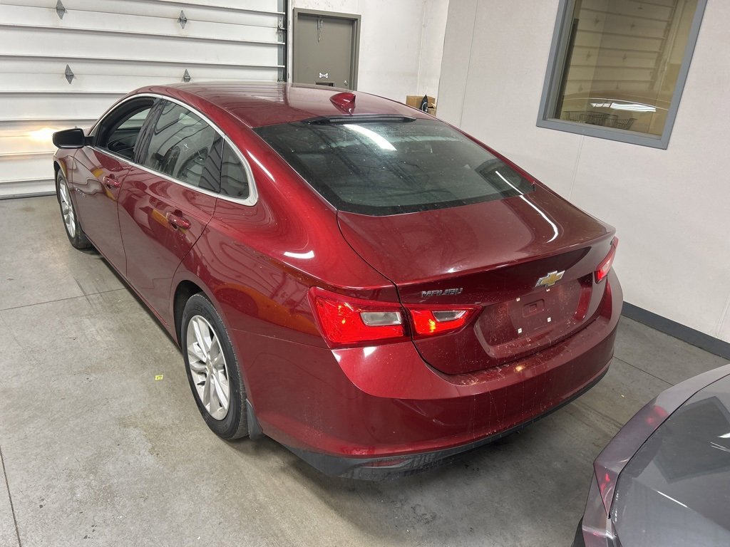 Used 2017 Chevrolet Malibu LT image 3