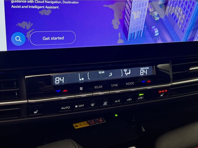 Used 2025 Toyota Sienna XSE w/ XSE Plus Package image 16