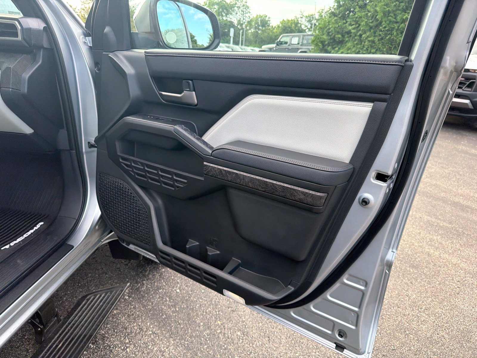 Used 2026 Toyota Tacoma Limited AWD/4WD image 37