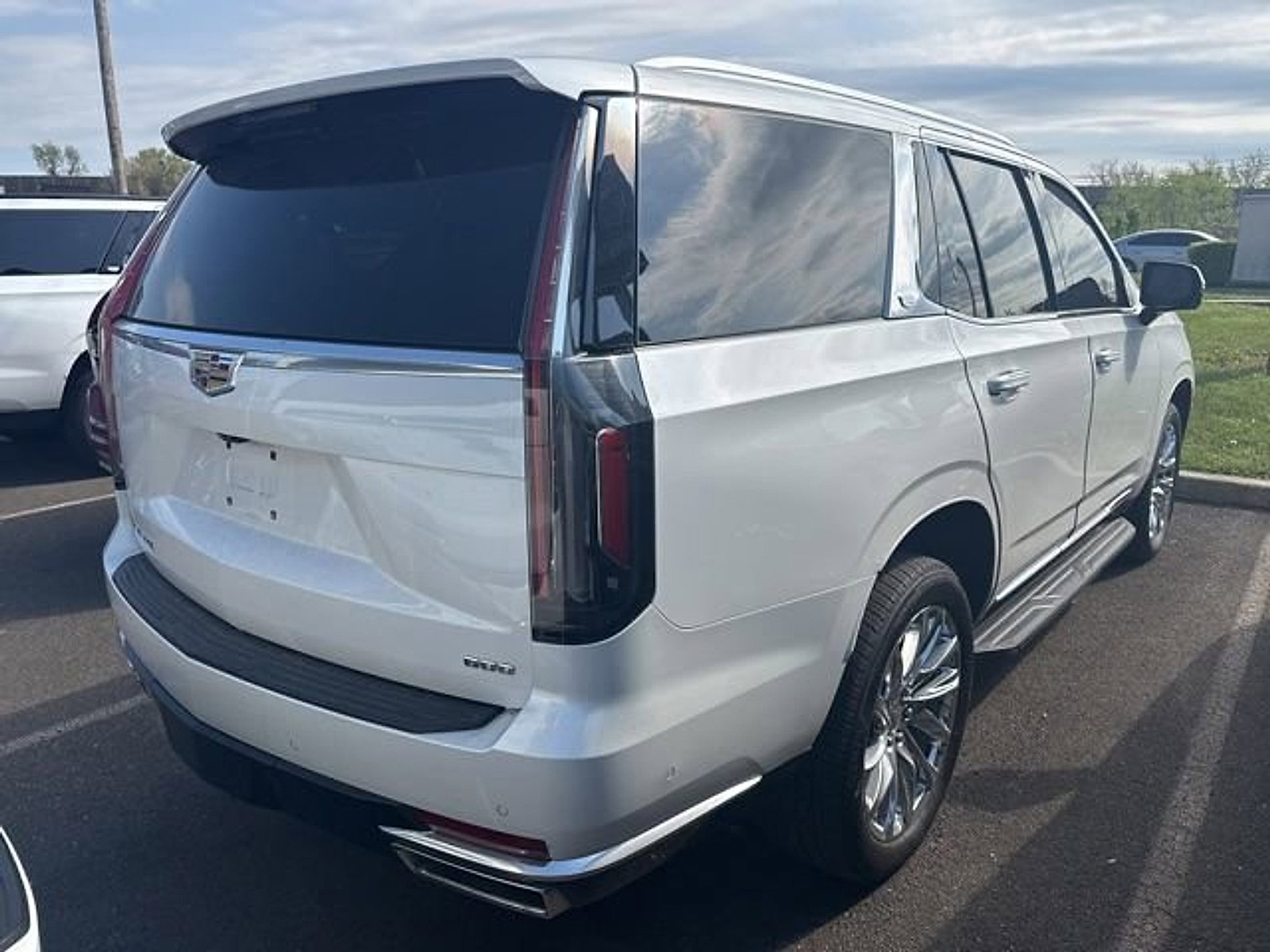 Used 2021 Cadillac Escalade Premium Luxury w/ Performance Package AWD/4WD image 2