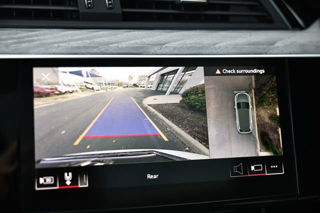 Used 2022 Audi e-tron Premium Plus image 36