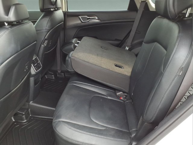 Used 2024 Kia Sportage EX AWD/4WD image 16