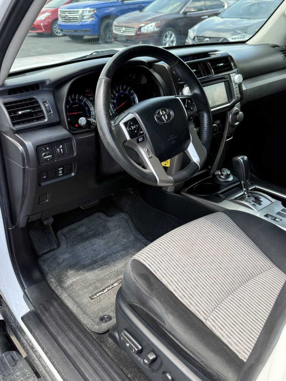 Used 2017 Toyota 4Runner SR5 AWD/4WD image 14
