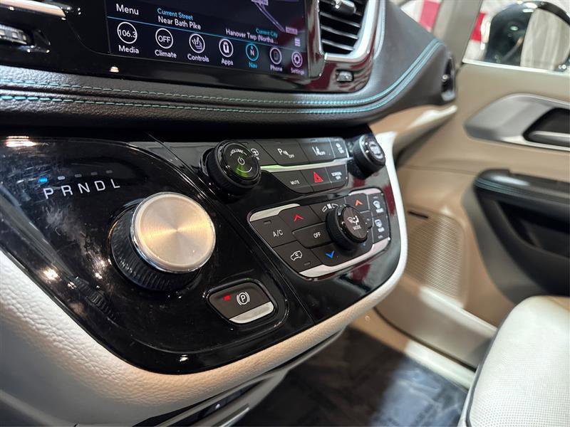 Used 2018 Chrysler Pacifica Limited w/ Advanced Safetytec Group image 24