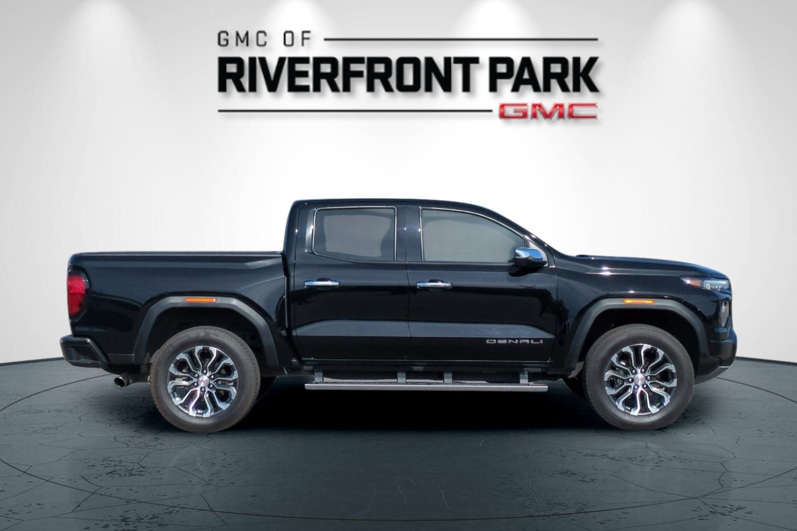 Used 2023 GMC Canyon Denali AWD/4WD image 2