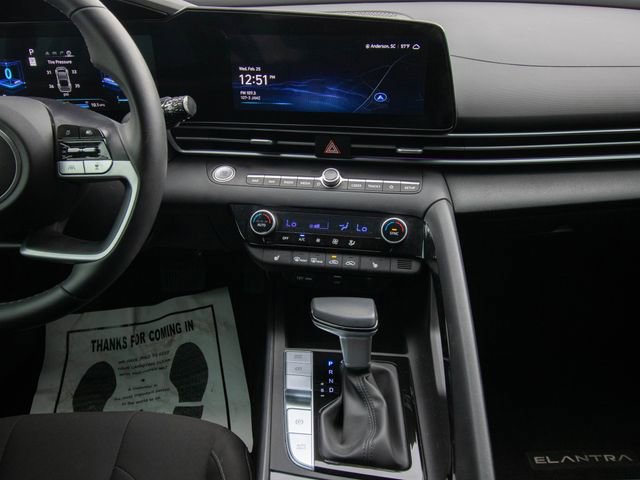 Used 2025 Hyundai Elantra SEL image 20