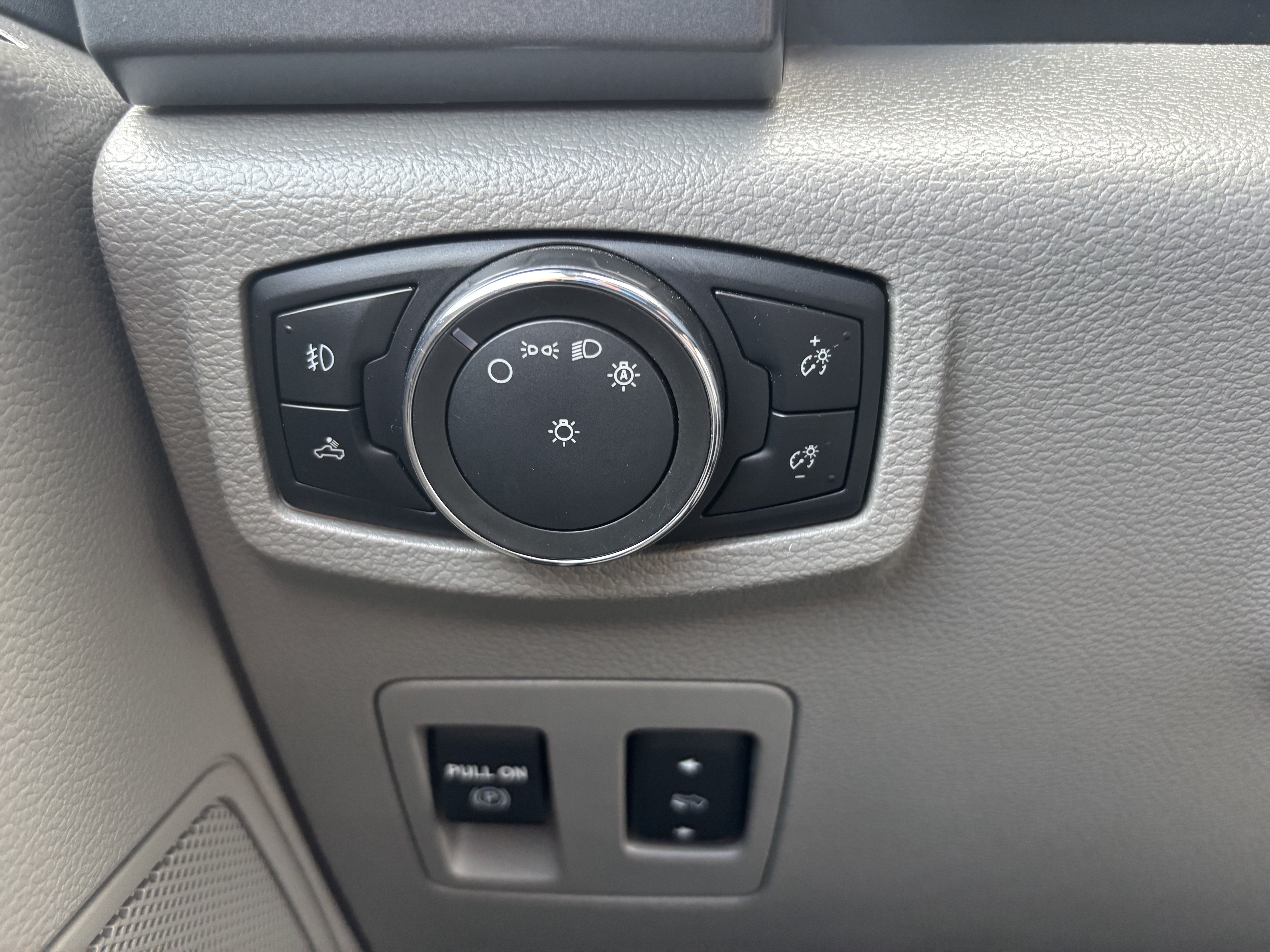 Used 2020 Ford F150 XLT w/ Equipment Group 302A Luxury AWD/4WD image 23