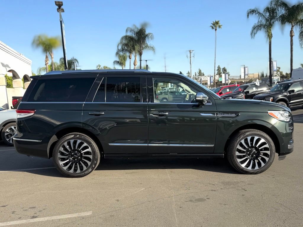 Used 2024 Lincoln Navigator Black Label image 9