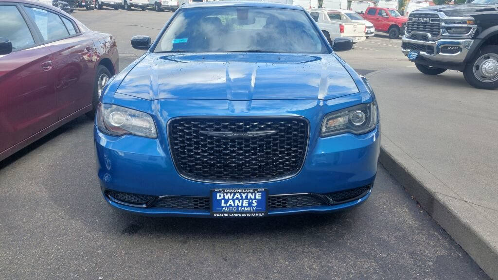 Used 2023 Chrysler 300 Touring w/ Sport Appearance Package RWD image 2