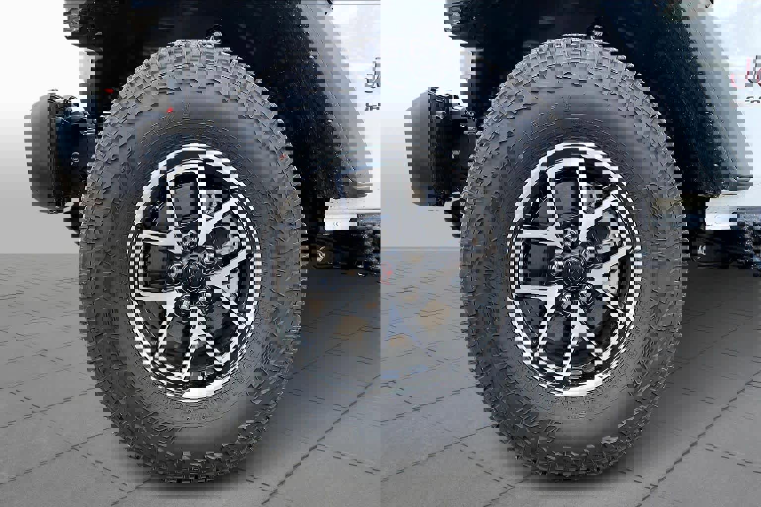 Used 2025 Jeep Gladiator Rubicon w/ Convenience Group image 10