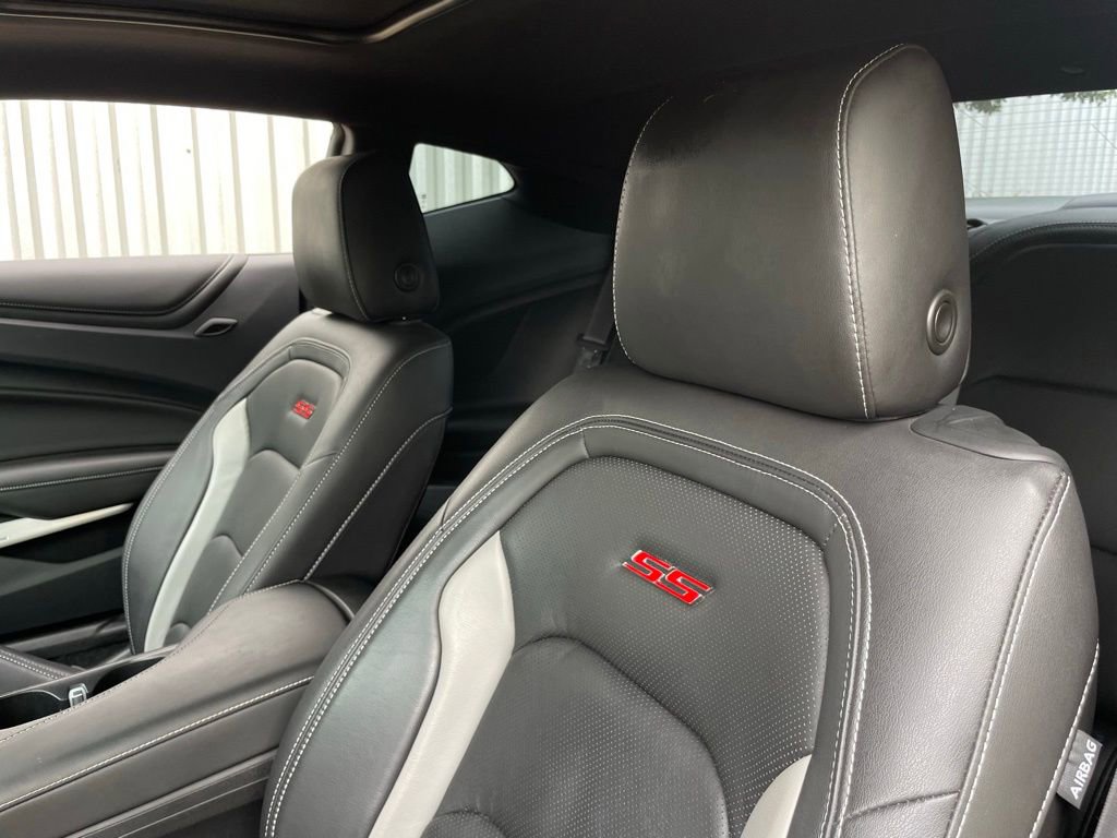 Used 2021 Chevrolet Camaro SS RWD image 22
