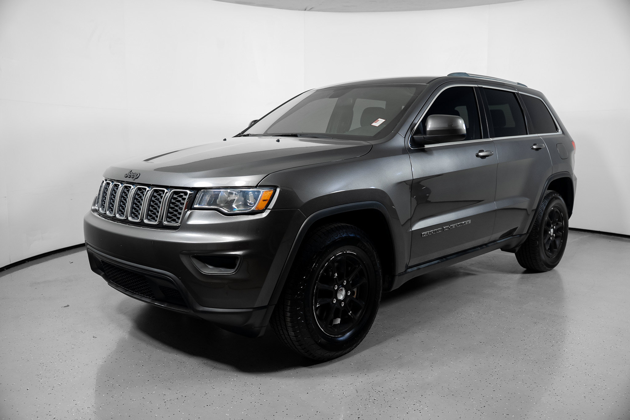 Used 2018 Jeep Grand Cherokee Laredo RWD image 16
