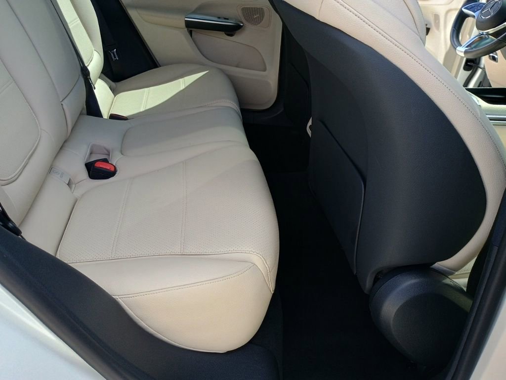 Used 2025 Mercedes-Benz GLC 300 image 20