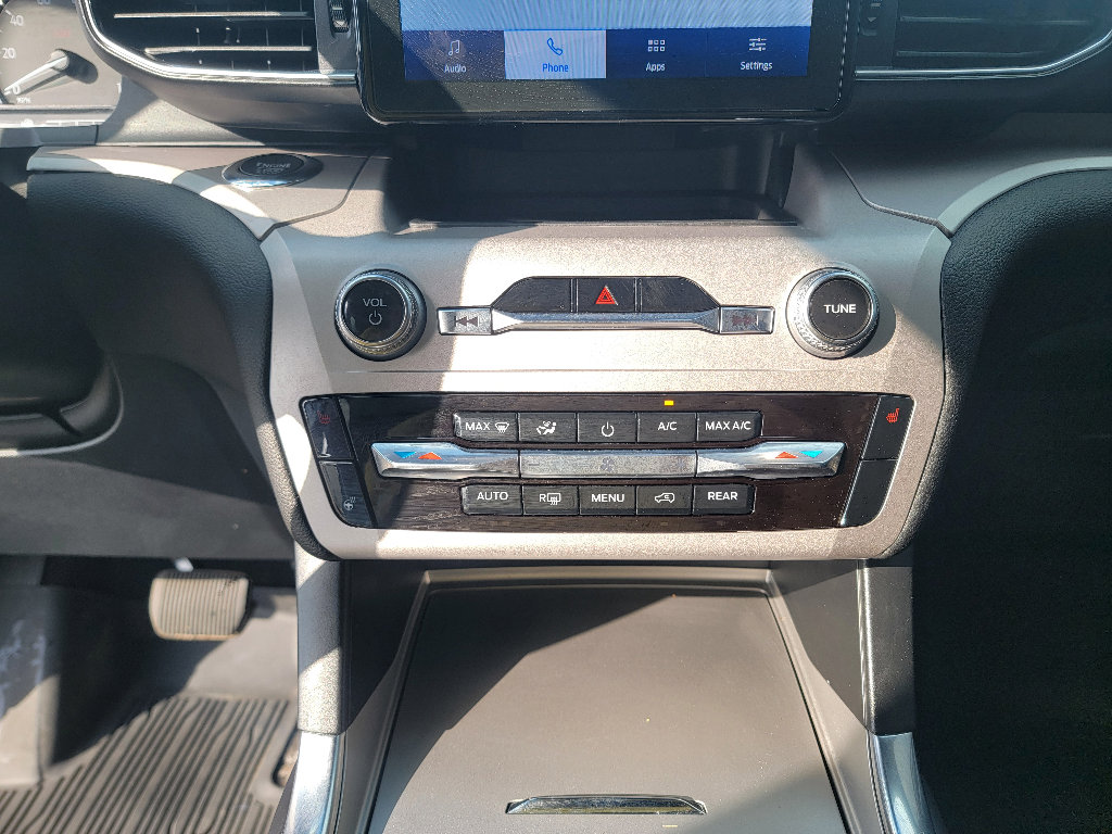 Used 2023 Ford Explorer XLT w/ Equipment Group 202A AWD/4WD image 21