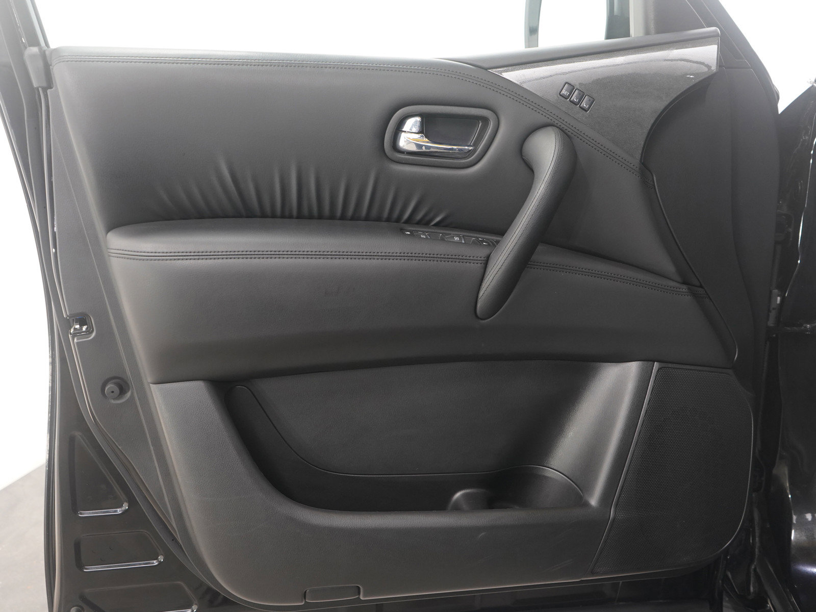 Used 2023 Nissan Armada SL image 22