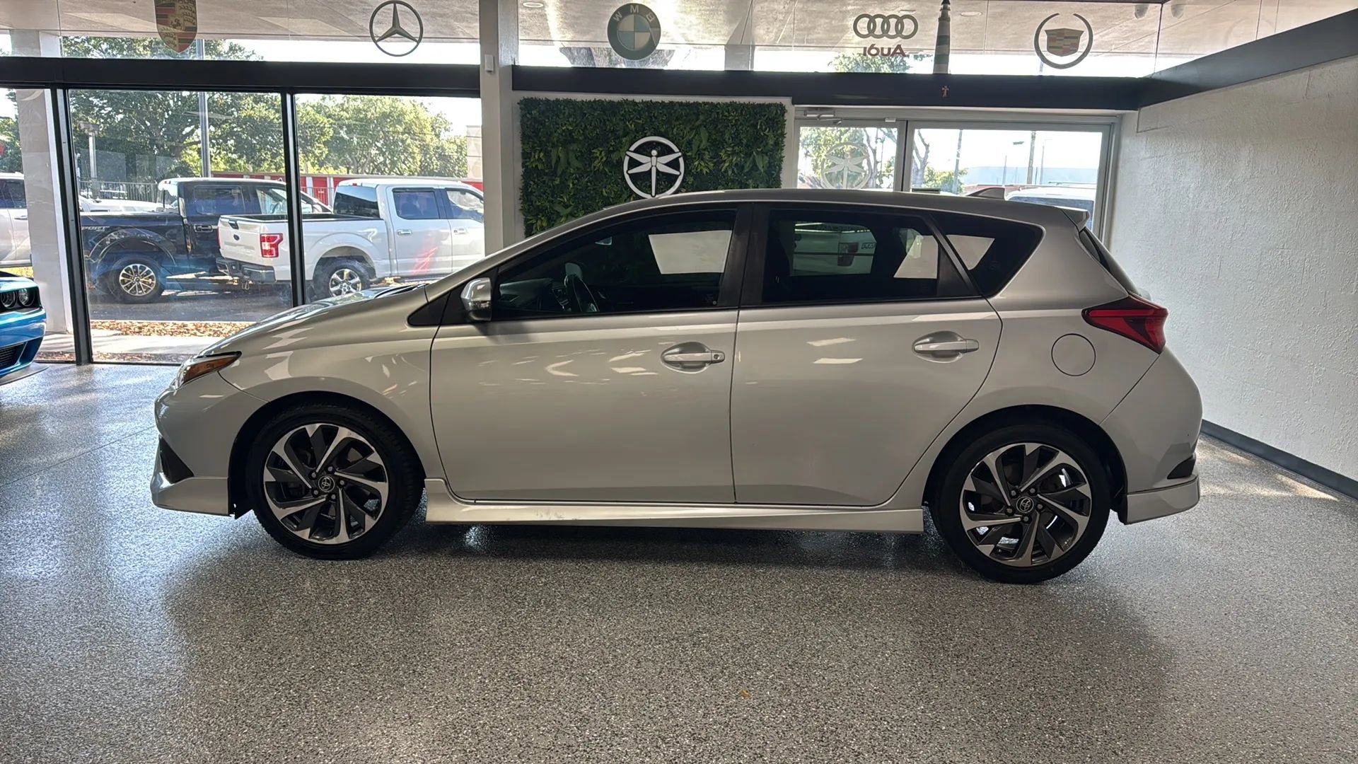 Used 2018 Toyota Corolla iM FWD image 4