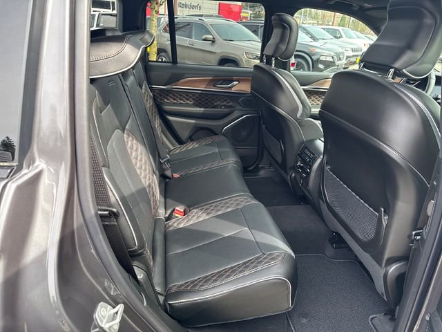New 2025 Jeep Grand Cherokee Summit w/ Obsidian Package AWD/4WD image 10