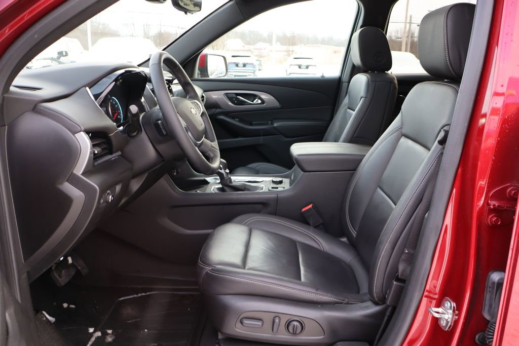 Used 2023 Chevrolet Traverse LT w/ LT Premium Package image 13