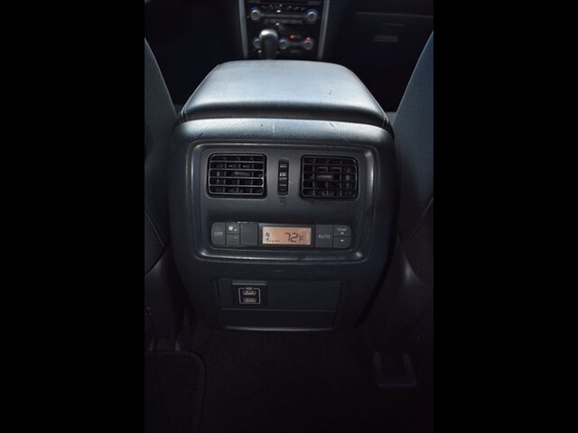 Used 2018 Nissan Pathfinder SV image 32