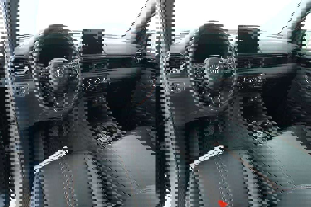 Used 2025 Honda Pilot TrailSport image 10