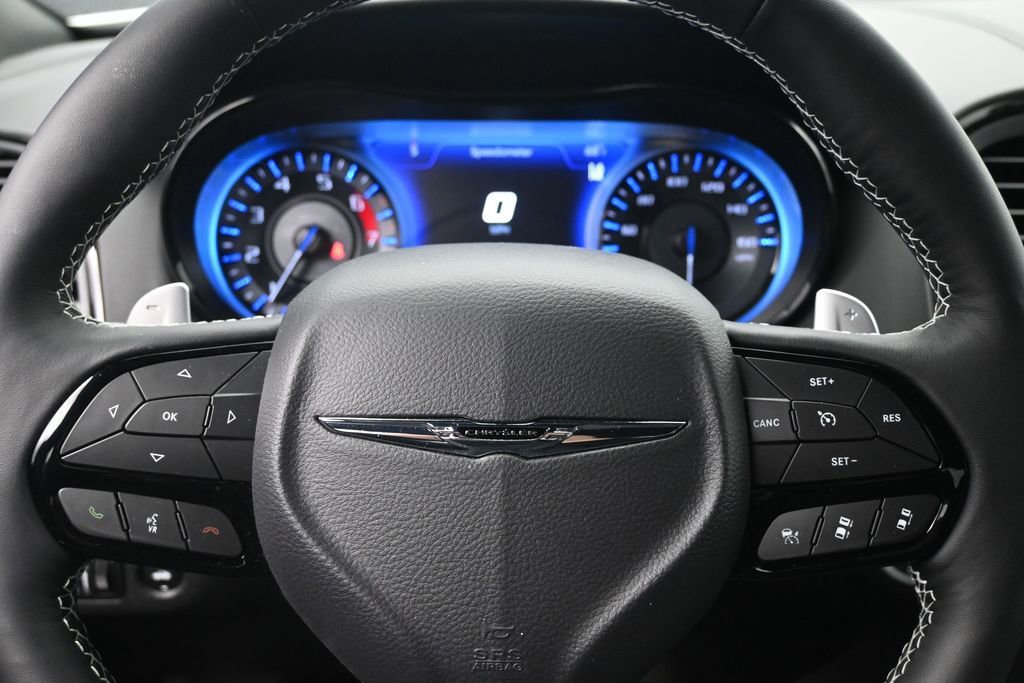 Used 2023 Chrysler 300 C RWD image 14