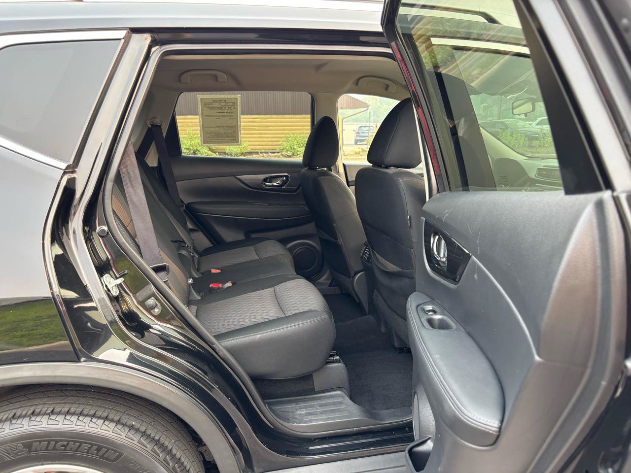 Used 2019 Nissan Rogue SV AWD/4WD image 35