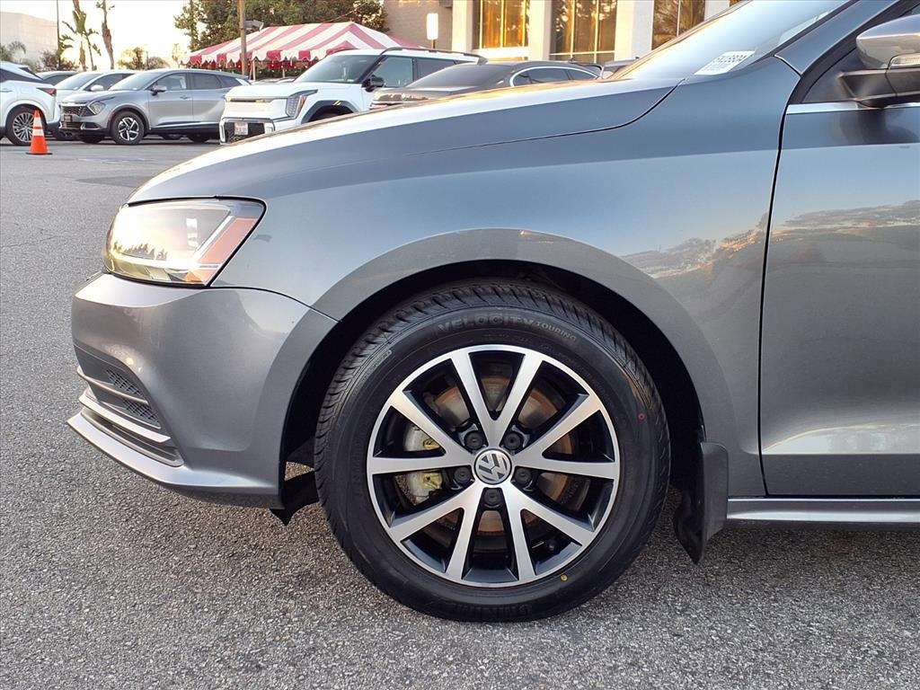 Used 2017 Volkswagen Jetta SE image 16