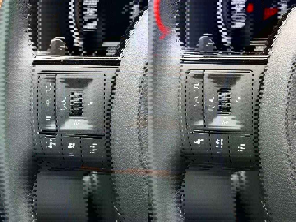 Used 2024 Nissan Pathfinder Platinum w/ Cargo Package image 29