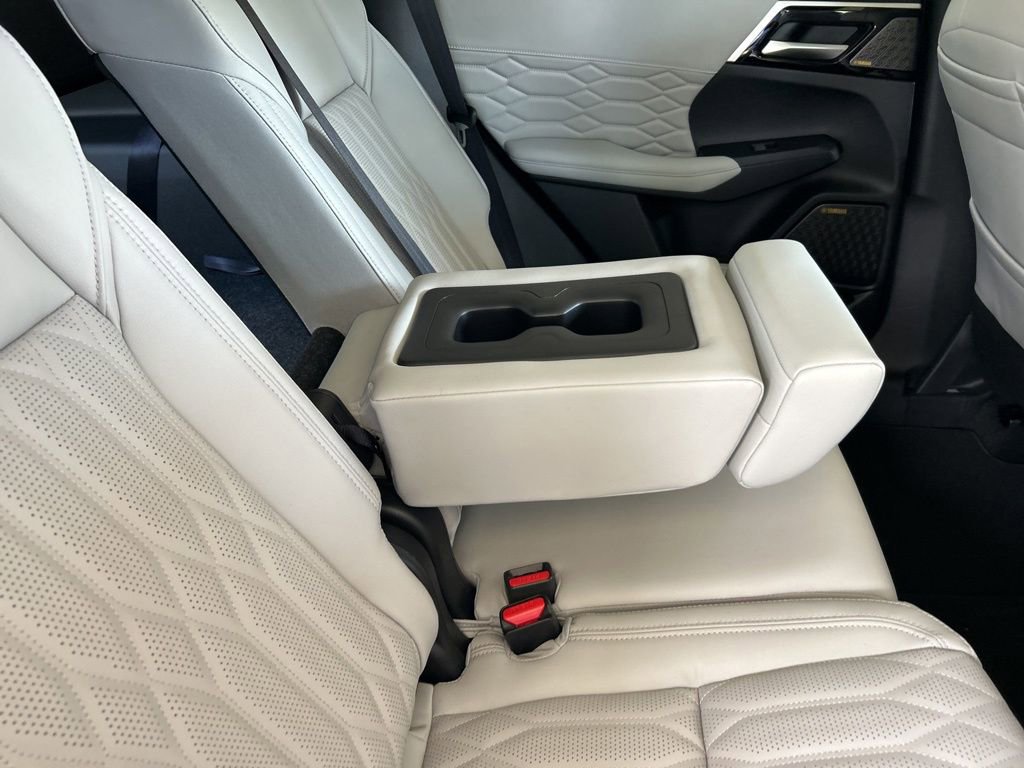 New 2025 Mitsubishi Outlander SEL image 28