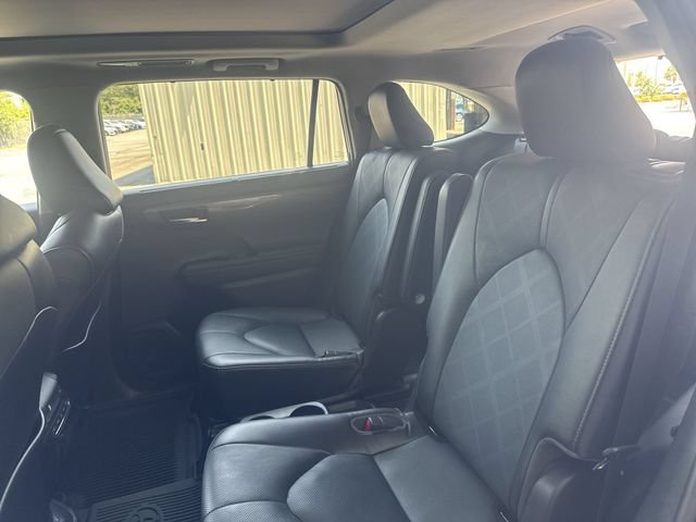 Used 2022 Toyota Highlander Platinum AWD/4WD image 16