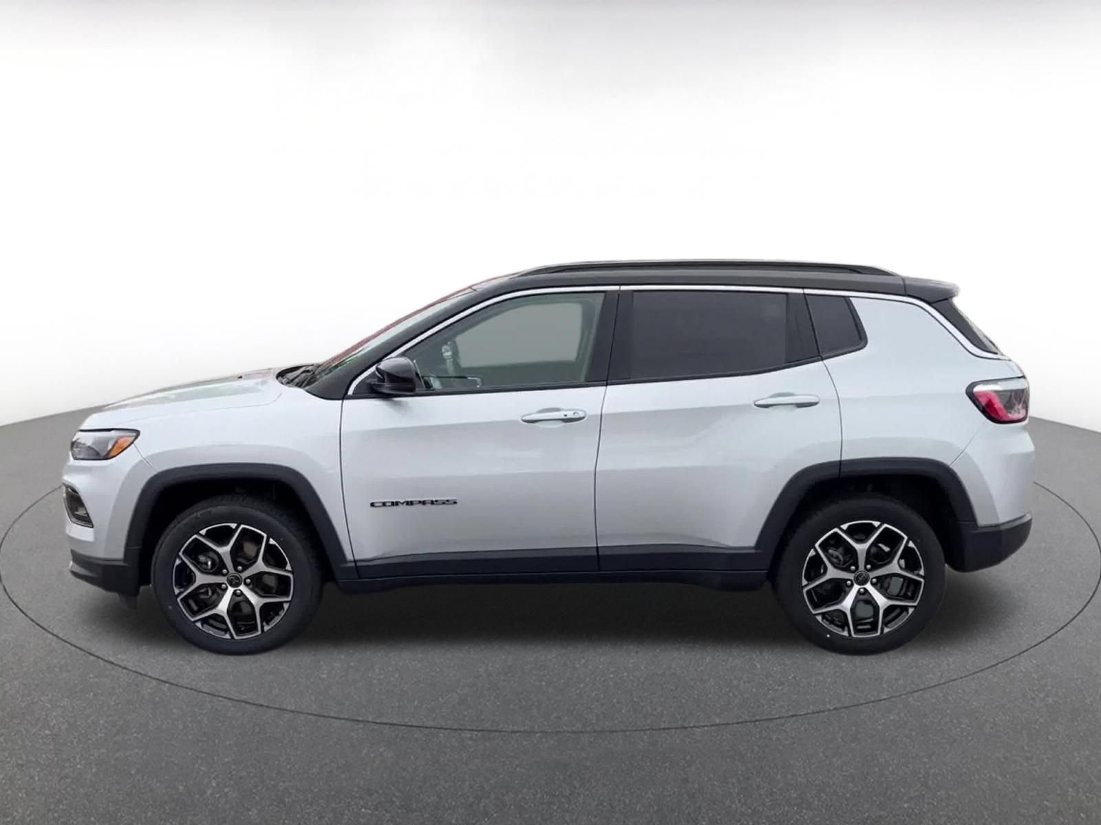 Used 2025 Jeep Compass Limited AWD/4WD image 9