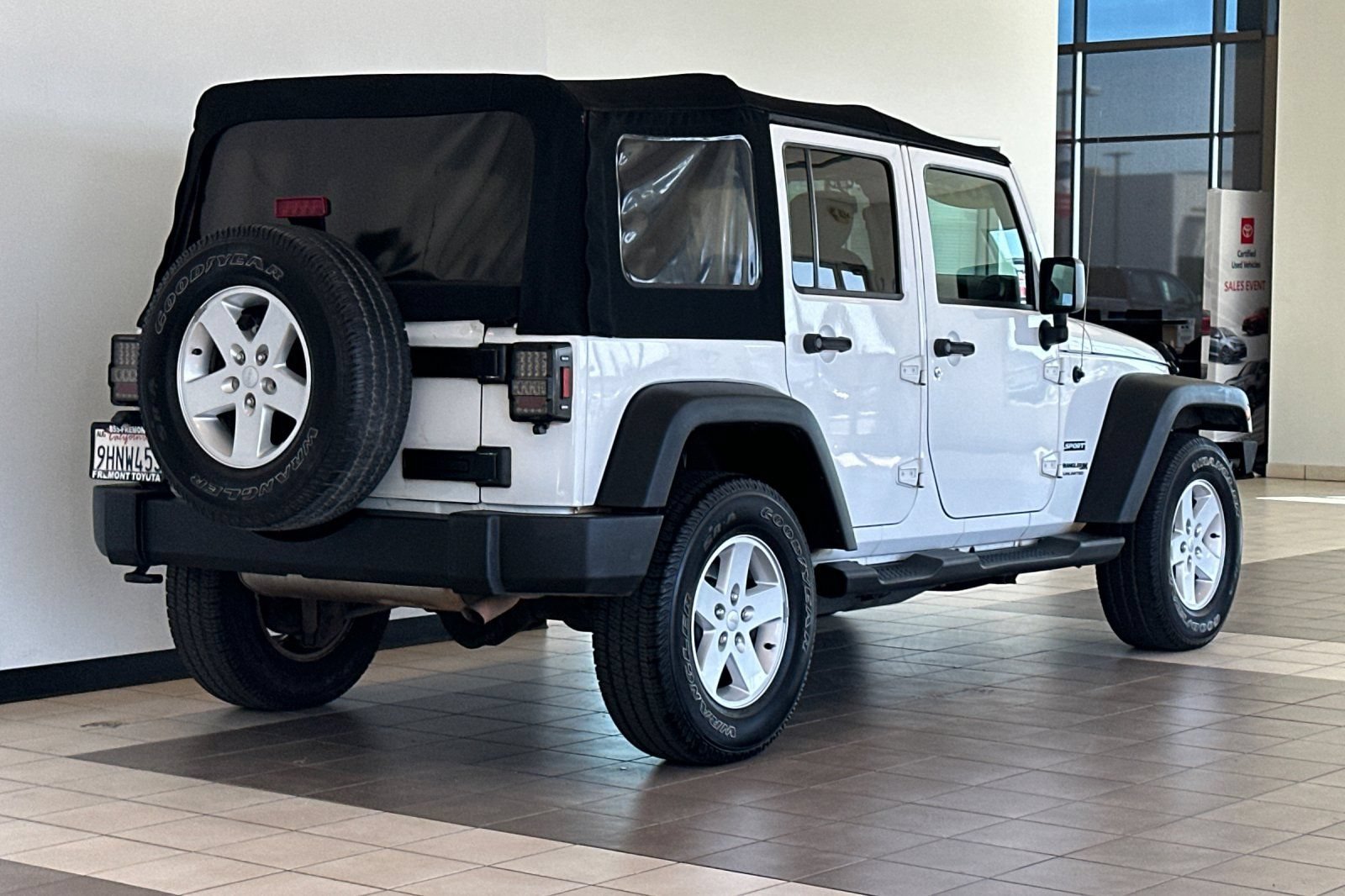 Used 2018 Jeep Wrangler Unlimited Sport S AWD/4WD image 4