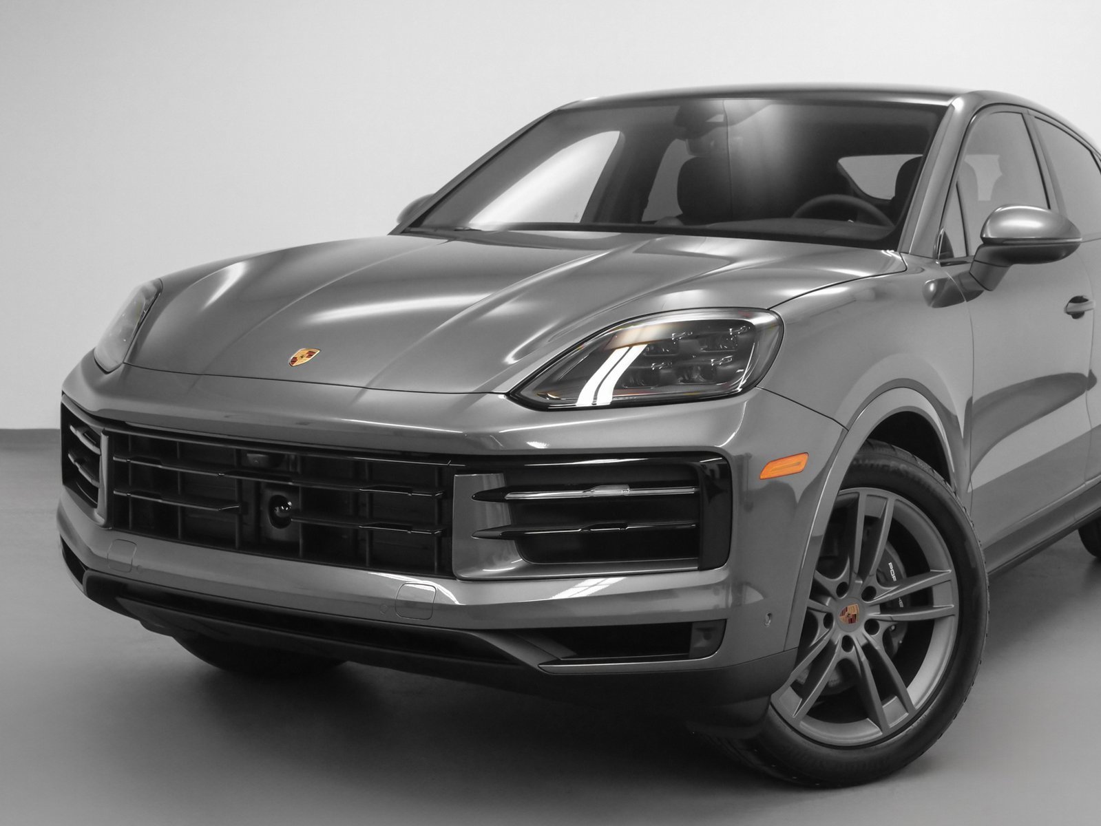 Certified 2025 Porsche Cayenne Coupe image 7