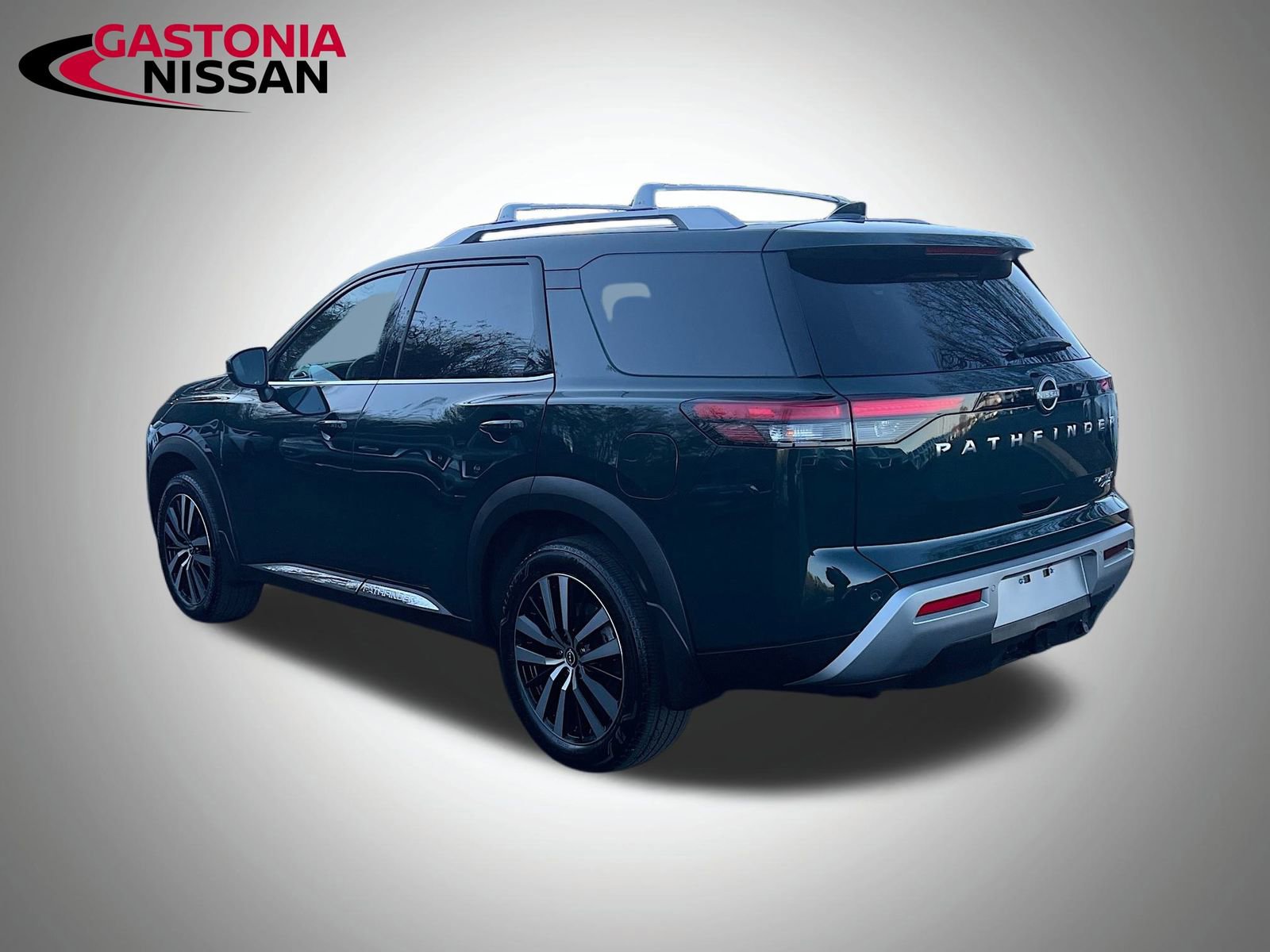 Used 2024 Nissan Pathfinder Platinum w/ Cargo Package image 6