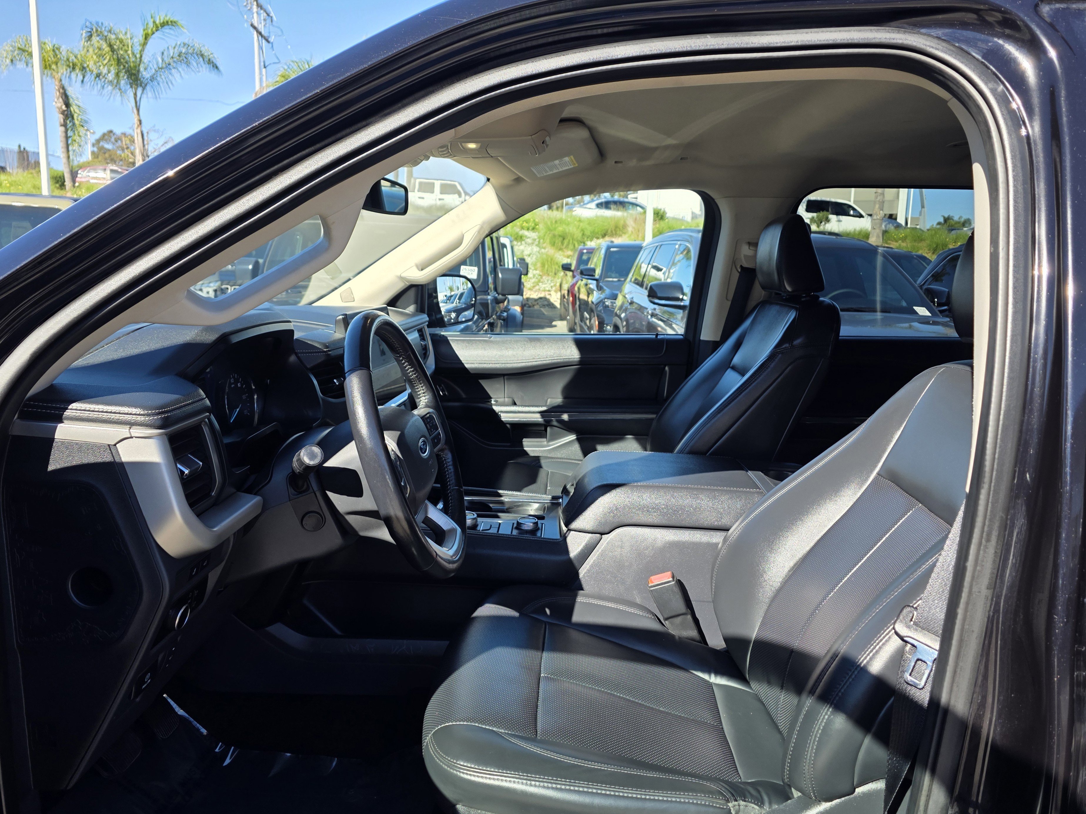 Used 2023 Ford Expedition Max XLT image 10