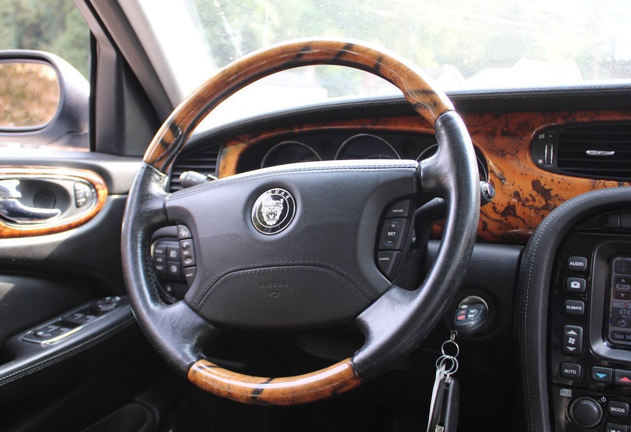 Used 2007 Jaguar XJ8 L RWD image 19