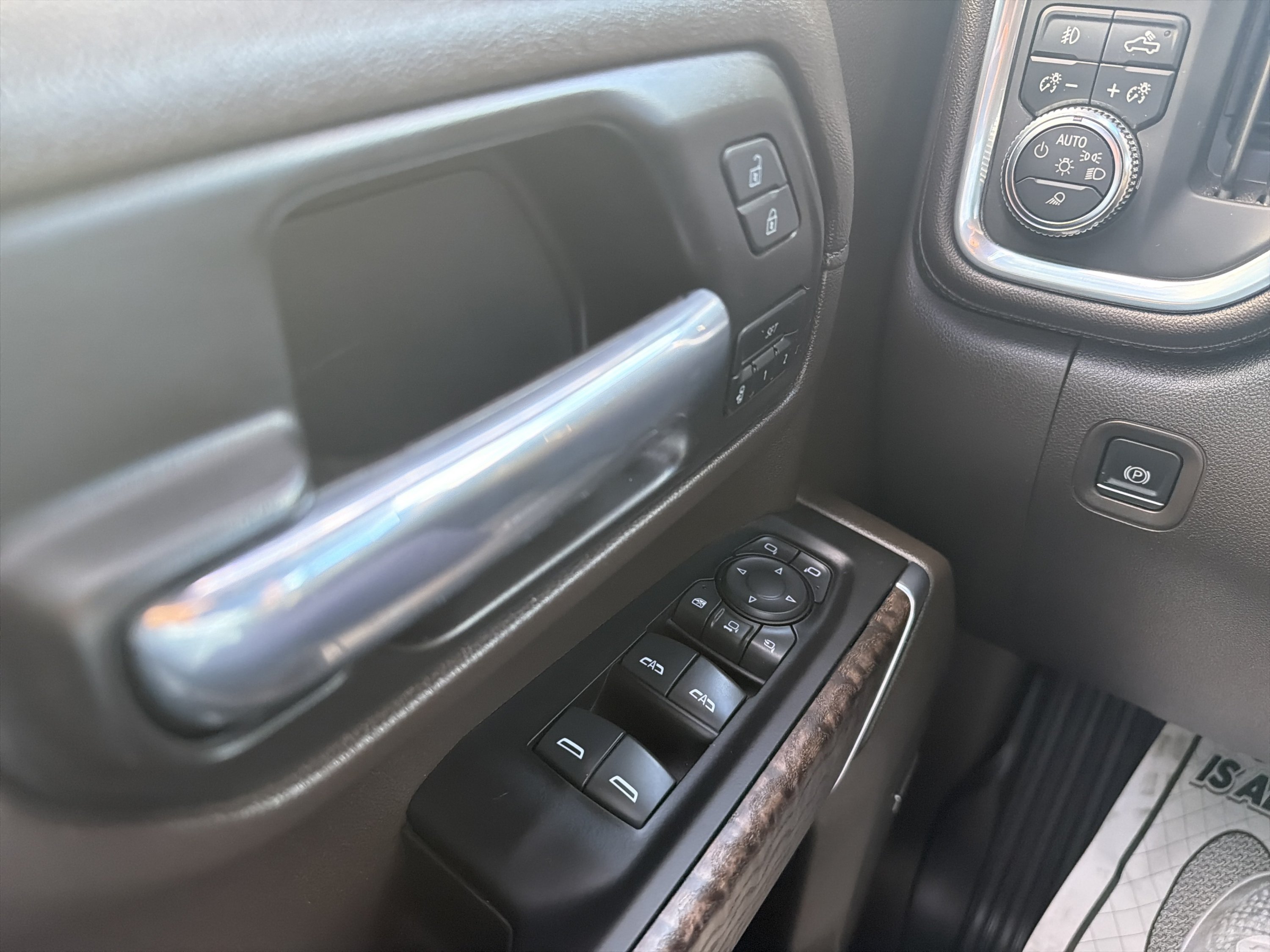 Used 2022 GMC Sierra 3500 Denali w/ Denali Black Diamond Edition AWD/4WD image 28