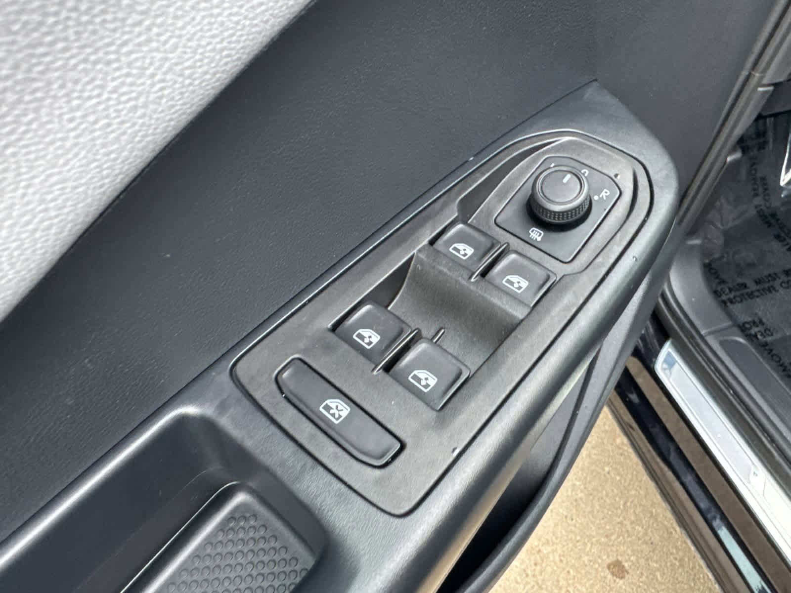Certified 2024 Volkswagen Taos SE image 23