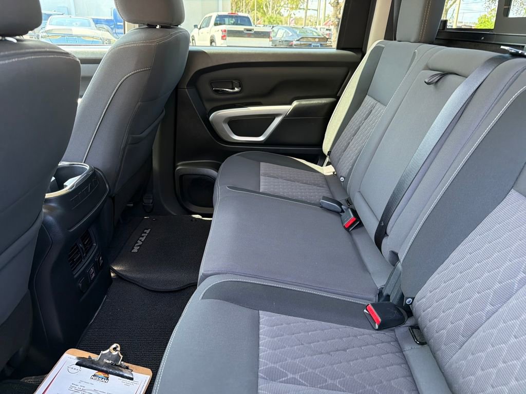 Used 2024 Nissan Titan SV w/ SV Convenience Package image 33