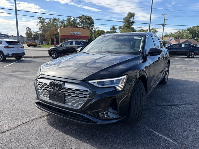 Used 2024 Audi Q8 e-tron Premium Plus AWD/4WD image 2