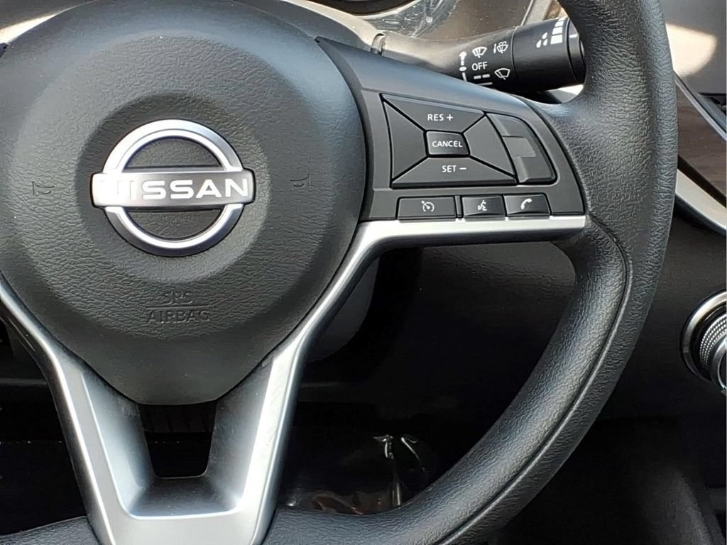 Used 2025 Nissan Altima 2.5 SV FWD image 11
