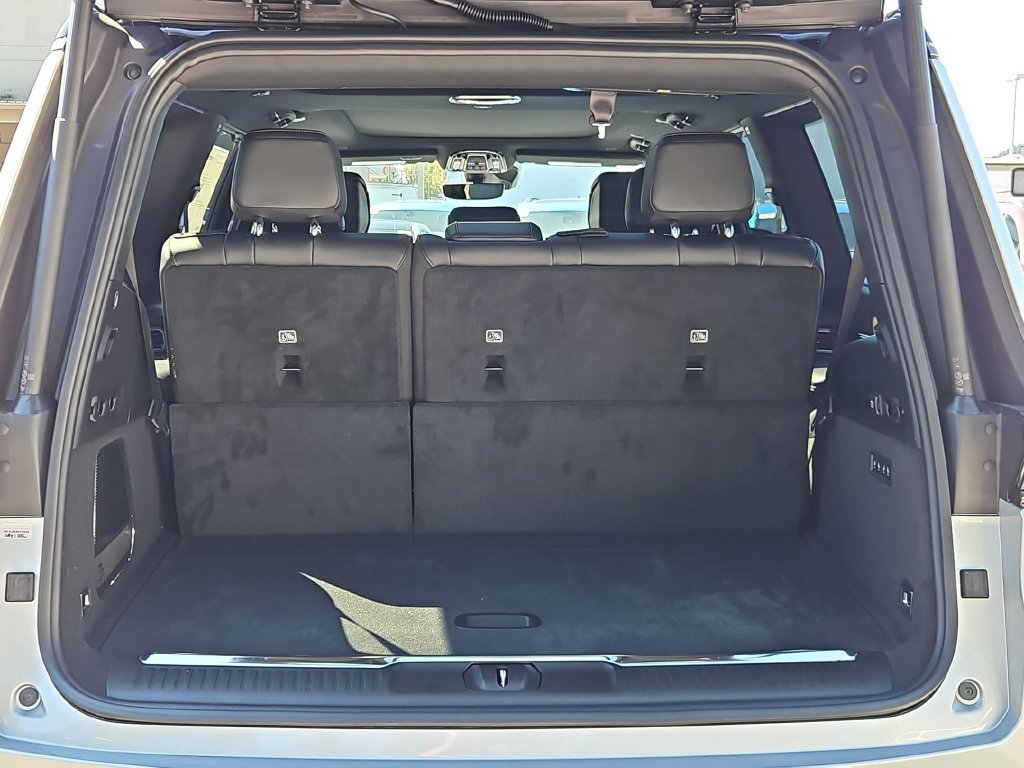 New 2026 Jeep Grand Wagoneer Summit w/ 8-Passenger Seating Package AWD/4WD image 10