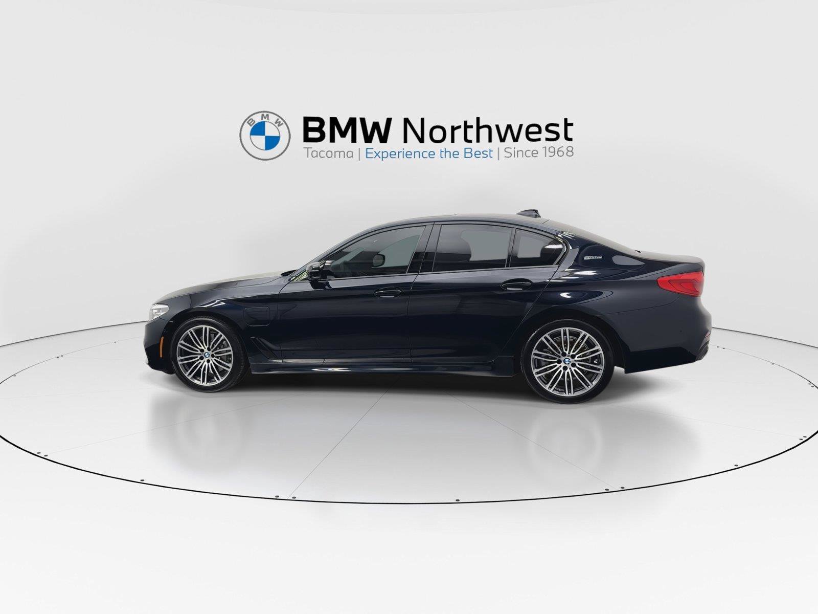Used 2019 BMW 530e w/ M Sport Package RWD image 11