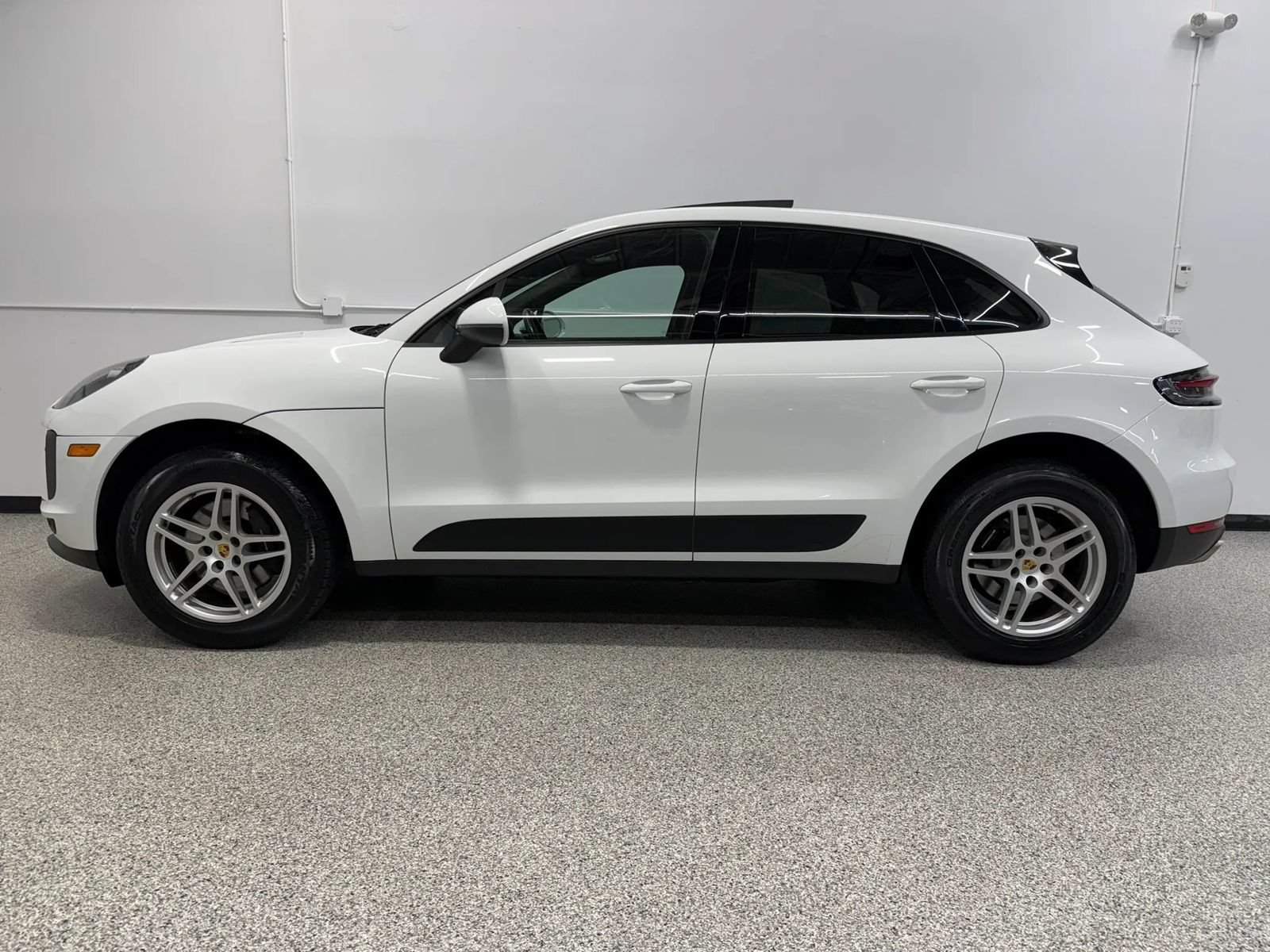 Used 2020 Porsche Macan AWD/4WD image 3