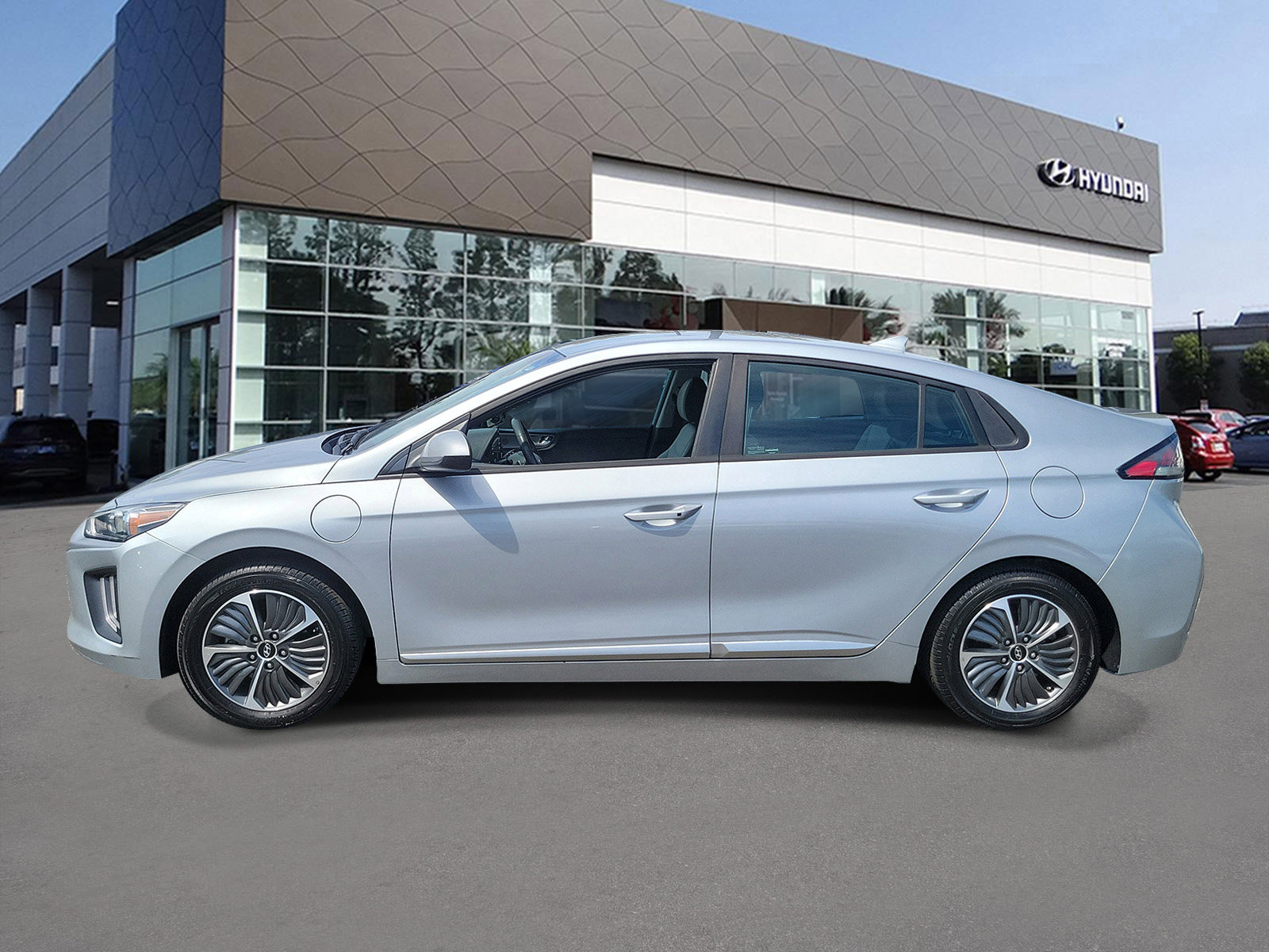Used 2022 Hyundai Ioniq SE FWD image 3