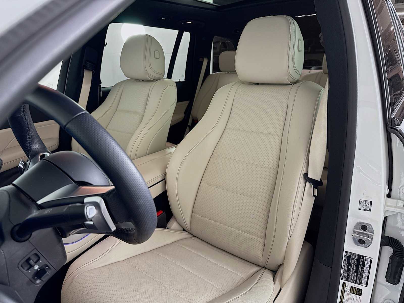 Used 2025 Mercedes-Benz GLS 450 4MATIC image 11